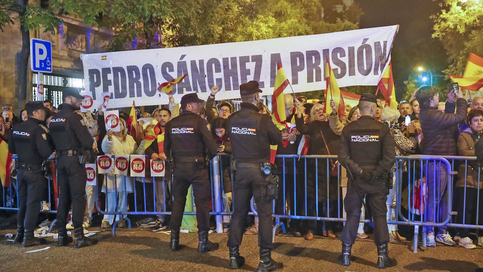 4.000 personas vuelven a concentrarse en Ferraz contra la amnistía