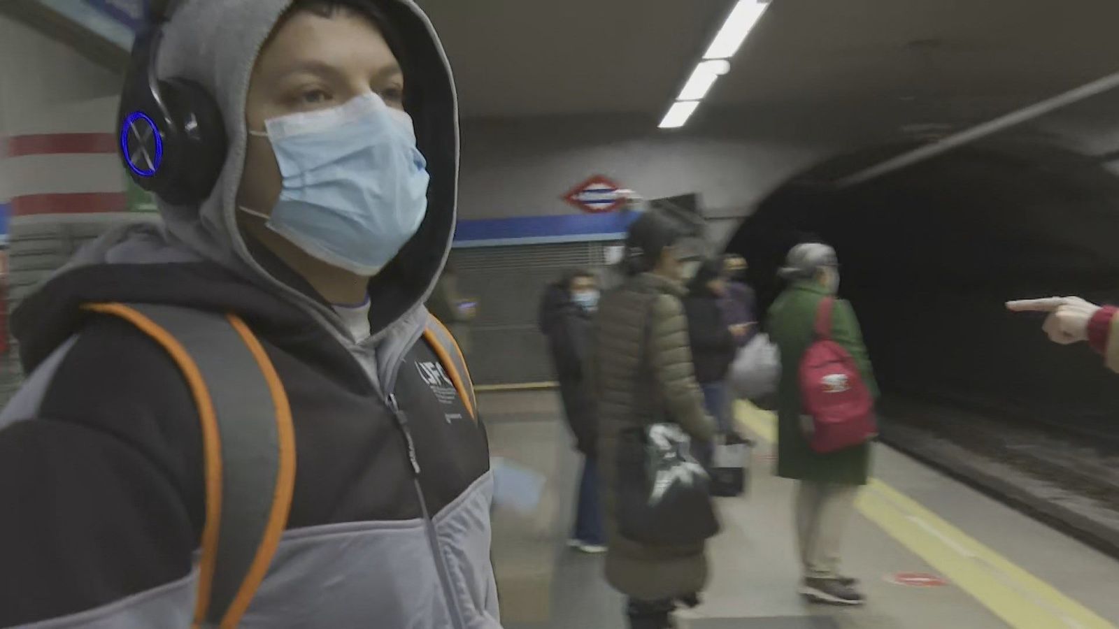 La mascarilla se resiste a desaparecer del metro y del autobús pese a no ser ya obligatoria