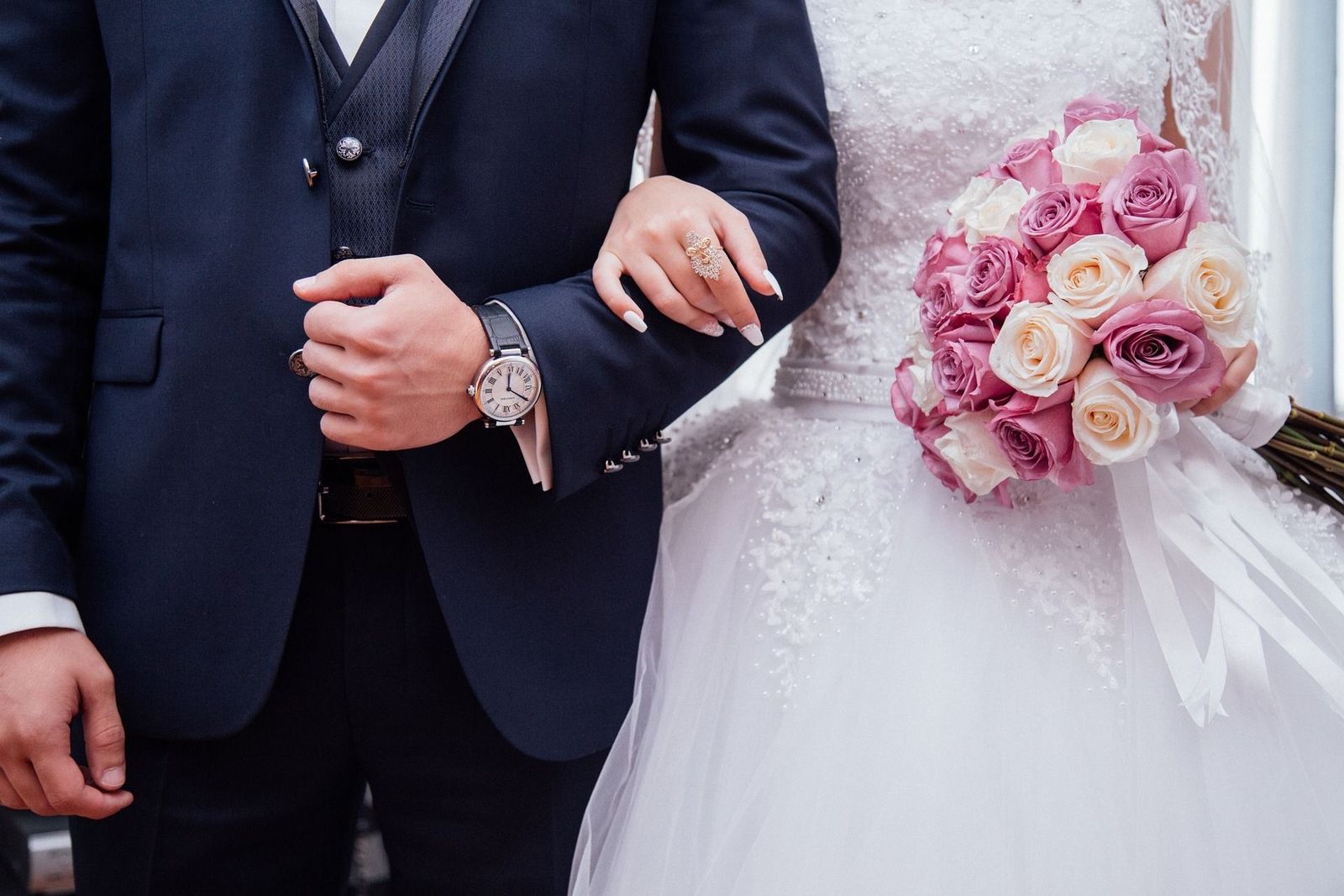 ¿Cuánto cuesta una boda? ¿Le sale más rentable a los novios o a los invitados?
