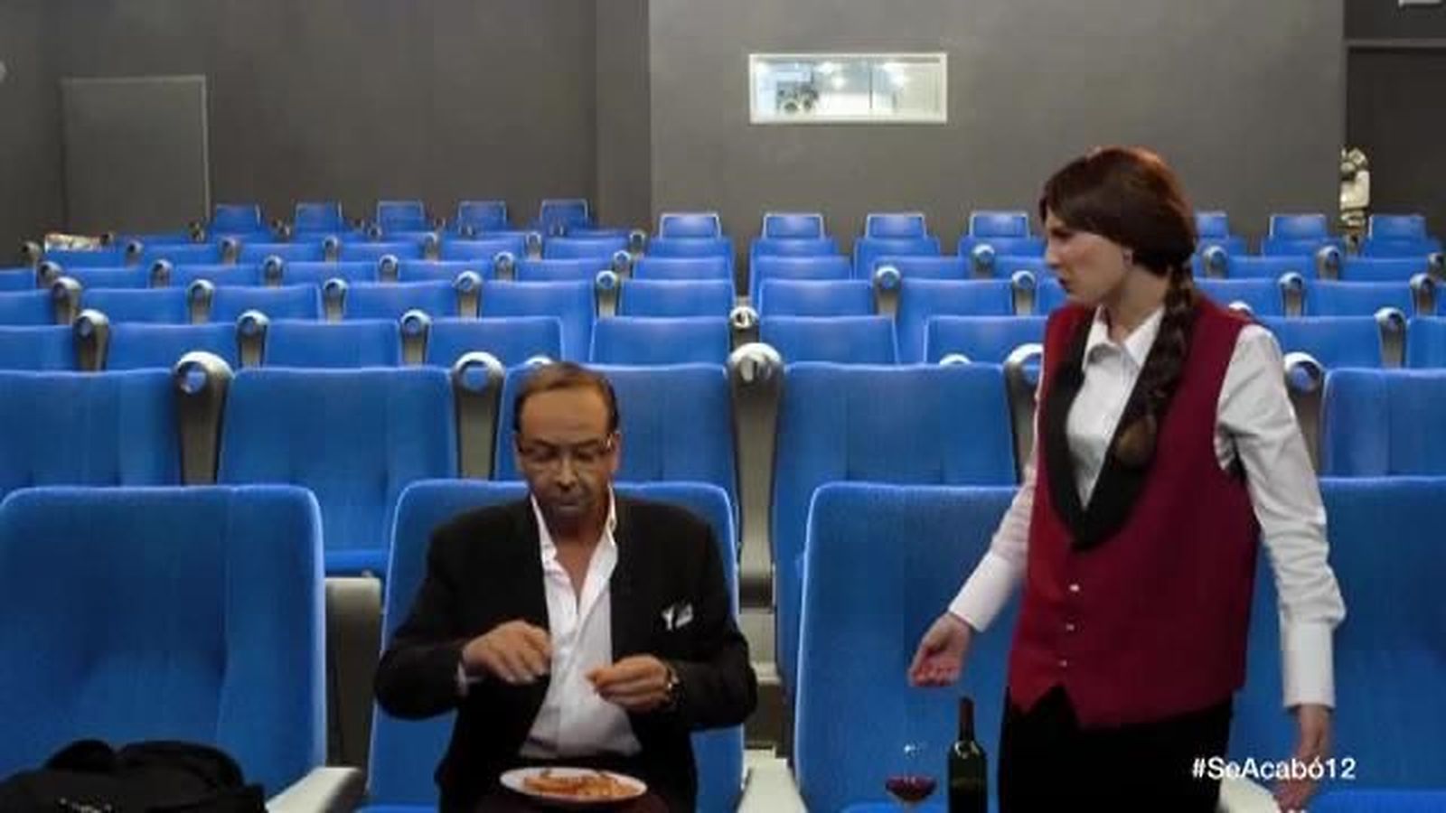 Las aventuras de Carlos Herrera en su visita al cine