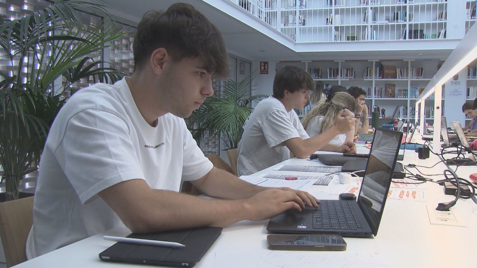 40.000 estudiantes madrileños se enfrentan a la nueva PAU: "Ahora hay que estudiar todo el temario"