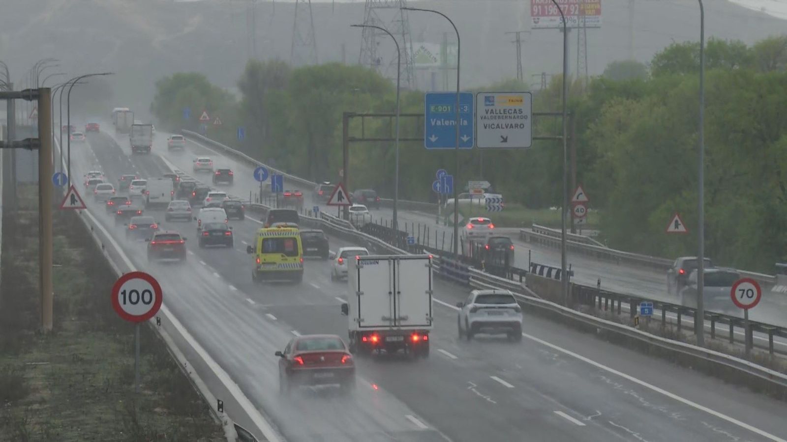 La lluvia y el precio de la gasolina, protagonistas en el arranque de la operación salida de Semana Santa