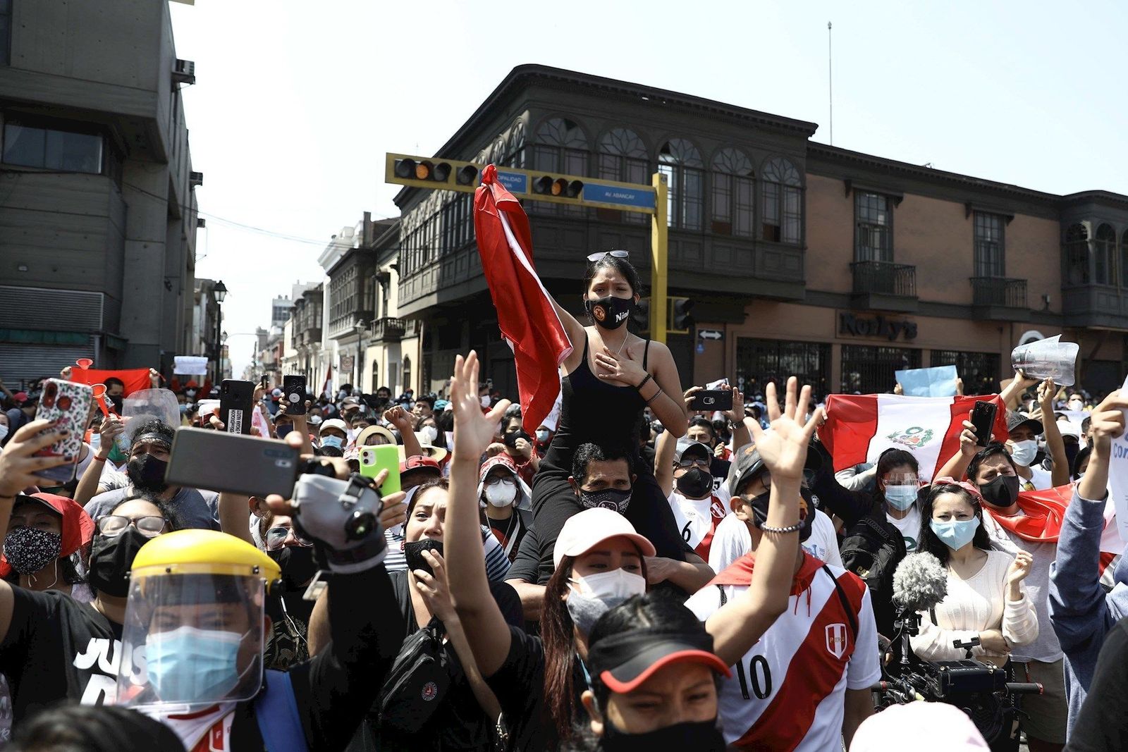 La crisis política en Perú se salda con la dimisión del presidente, Manuel Merino