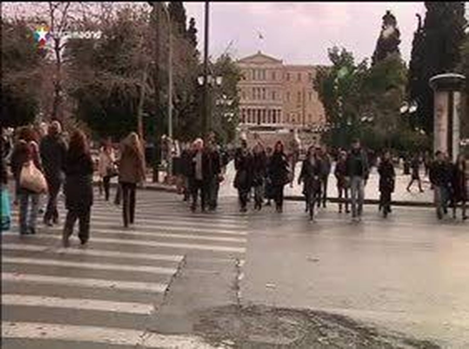 Grecia y la "troika" acercan posiciones sobre los recortes a cambio del préstamo