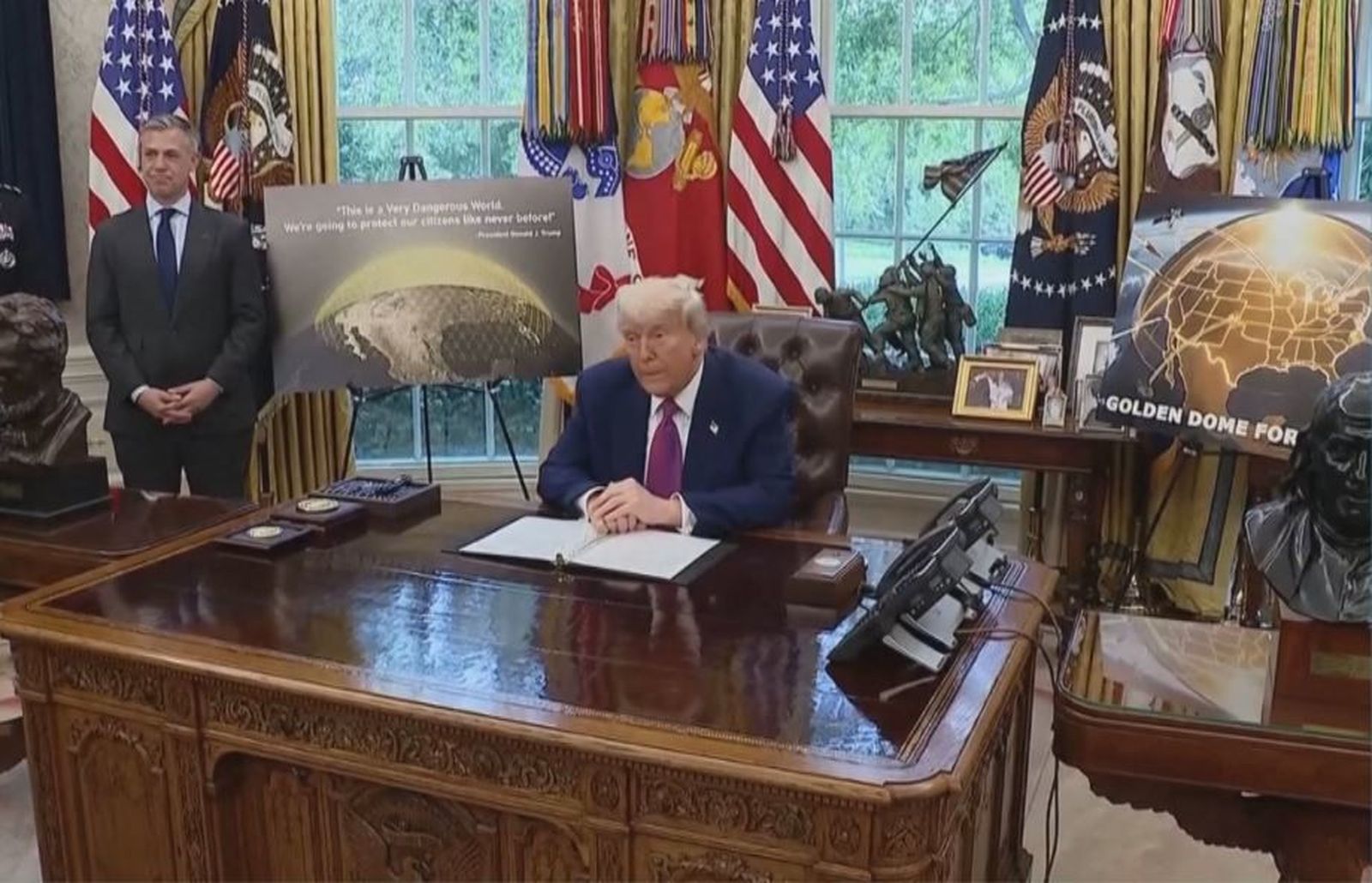 Trump cifra en 175.000 millones el coste total de su "cúpula dorada" para proteger al país