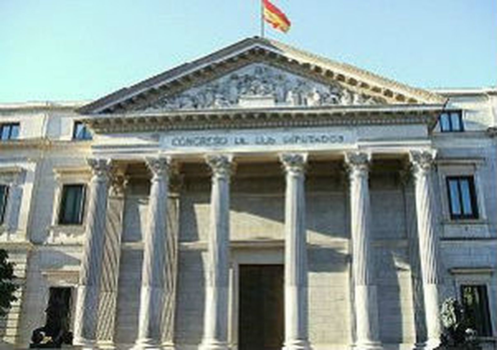 Las Cortes Generales aprueban sus presupuestos y sueldos con cifras de 2006