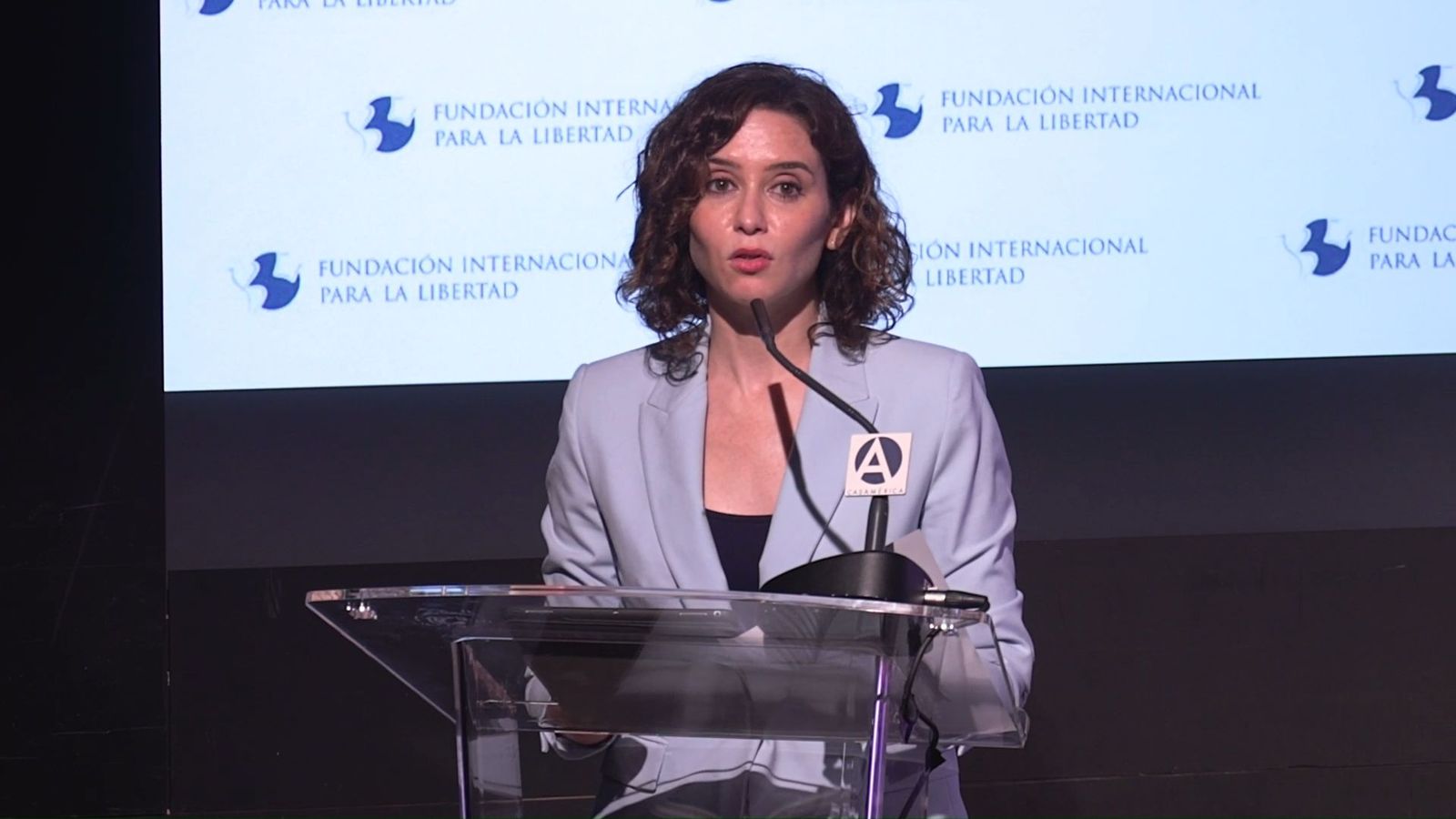 Ayuso dice que los enemigos de la libertad acechan a todas las democracias liberales con "consignas manipuladoras y demagógicas"