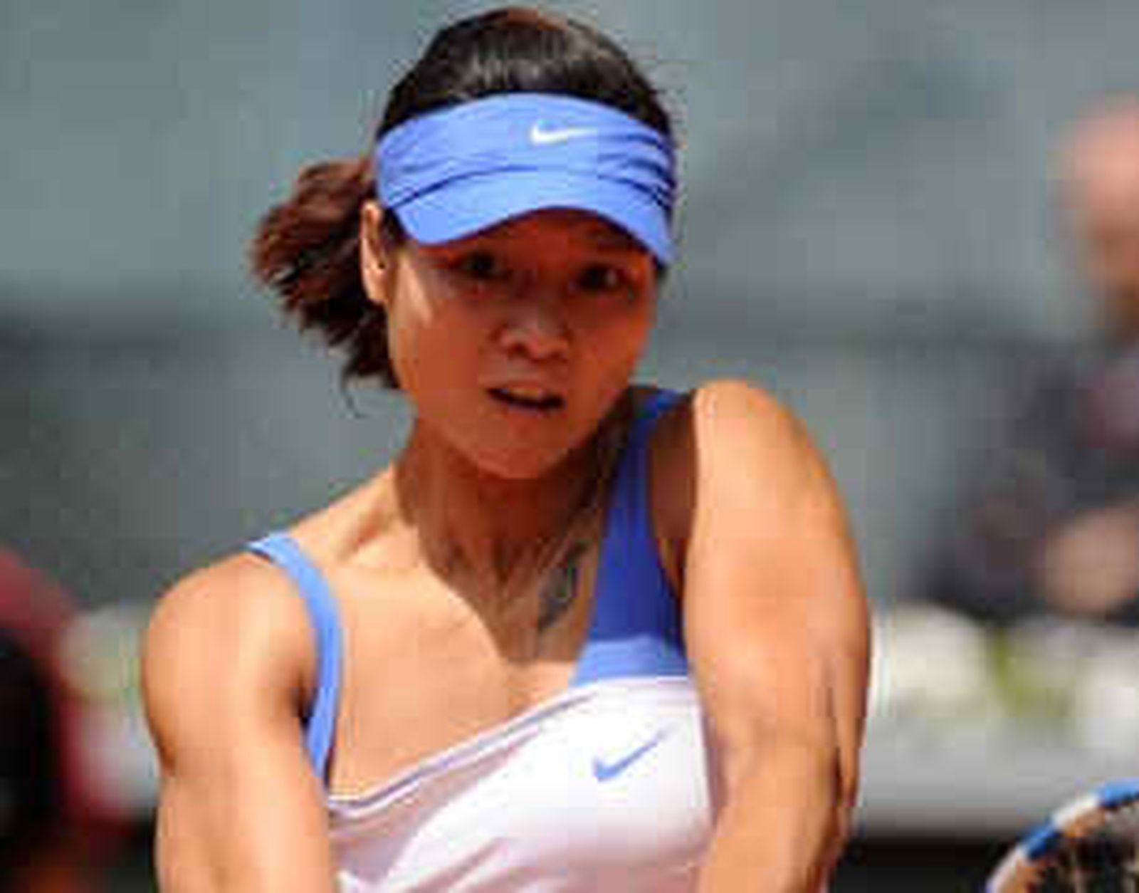 Sharapova se hunde con el saque y Na Li alcanza la final
