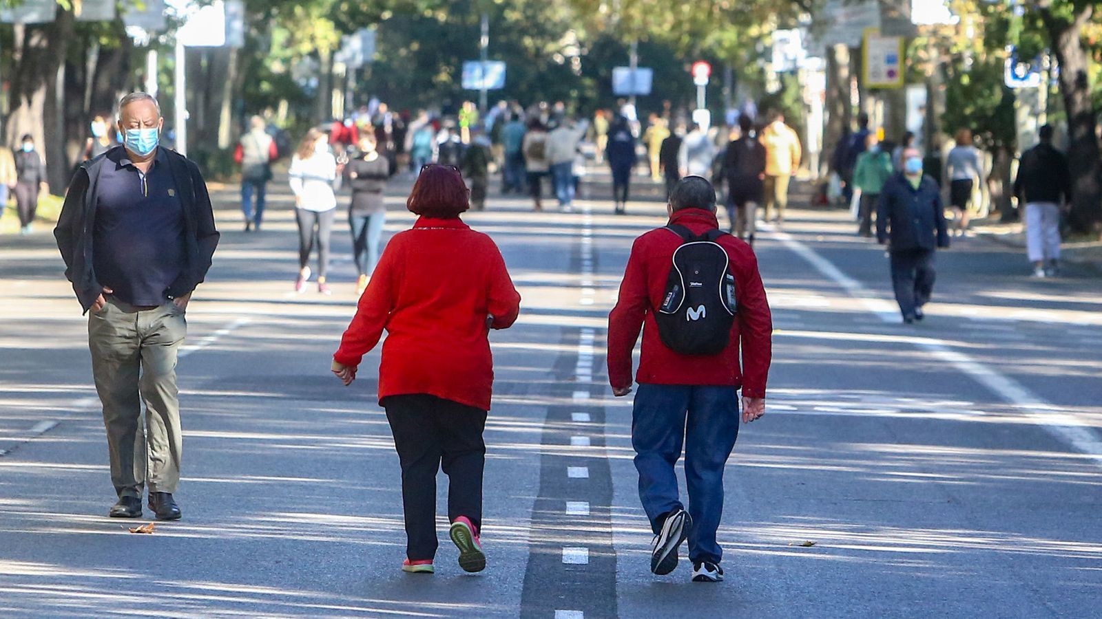 El Paseo del Prado libre de coches por los cortes decretados por el Ayuntamiento durante el estado de alarma