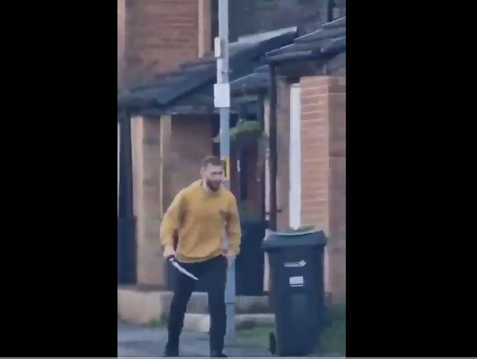 Hombre armado con espada en Londres