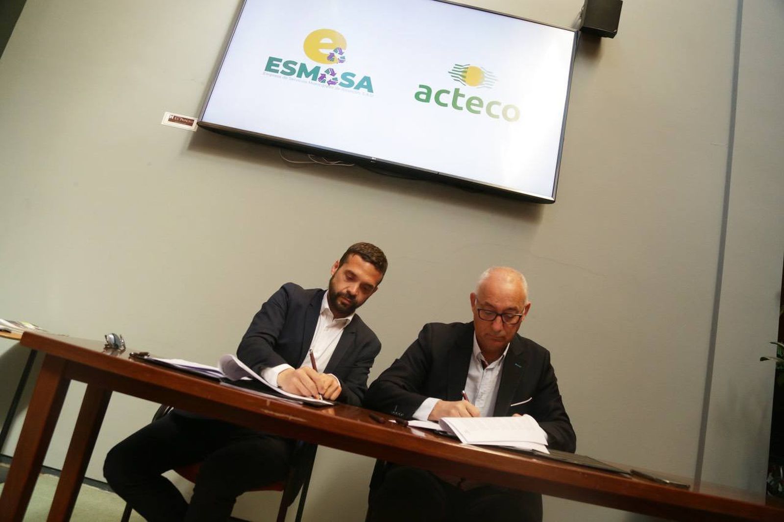 Firma del acuerdo para instalar una planta industrial sostenible de reciclaje de colchones y residuo textil en Alcorcón