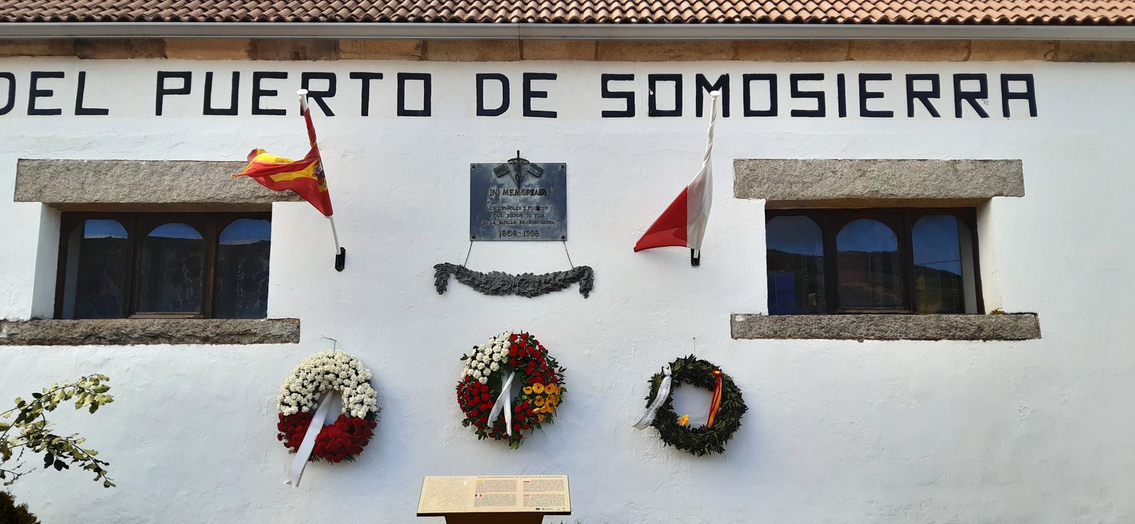 Exterior de la Ermita de Nuestra Señora de la Soledad en el Puerto de Somosierra