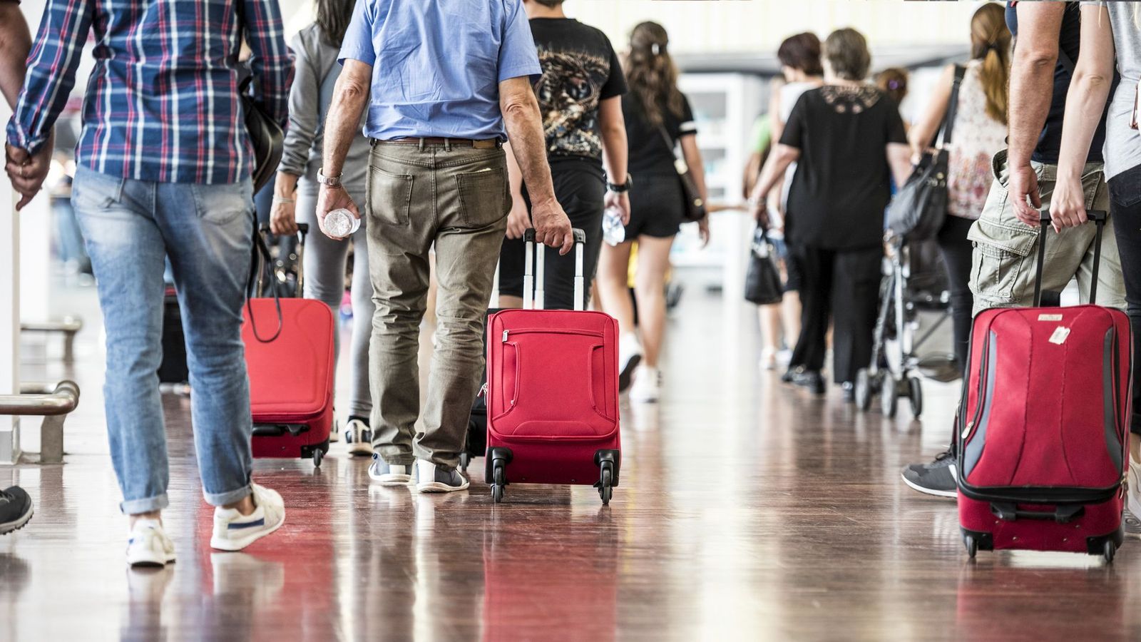 Wiz Air y Ryanair comienzan a cobrar por el equipaje de mano