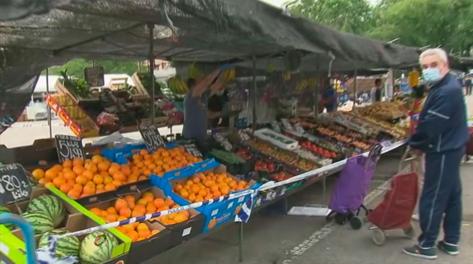 El mercadillo de Hortaleza, el primero en reabrir en Madrid