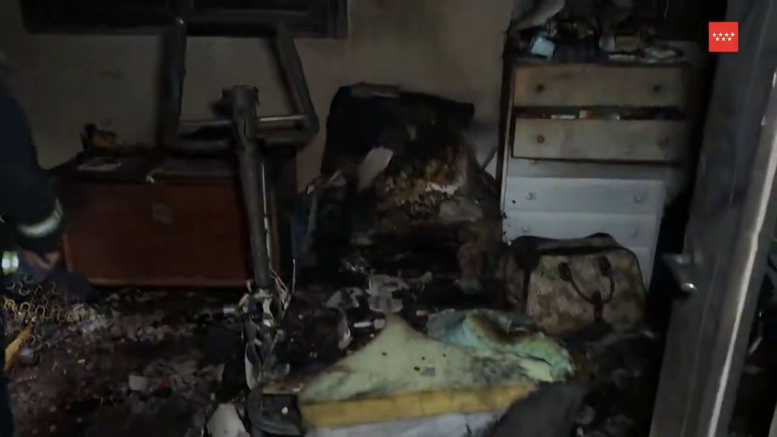 Un incendio calcina una vivienda en Majadahonda y deja tres afectados por humo