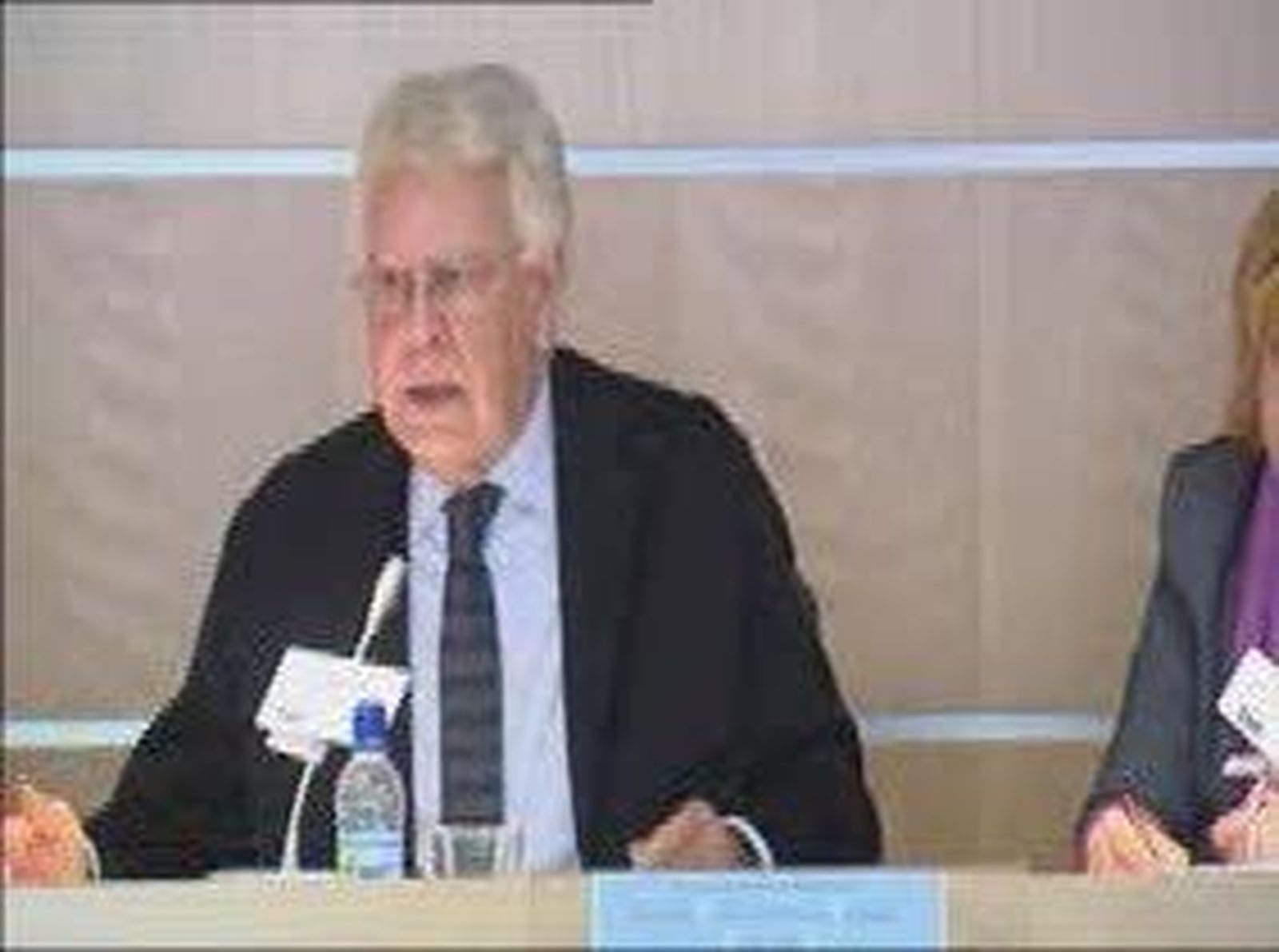 Felipe González descarta un rescate de España:  "Se acaba el euro y hay que rescatar a toda Europa"