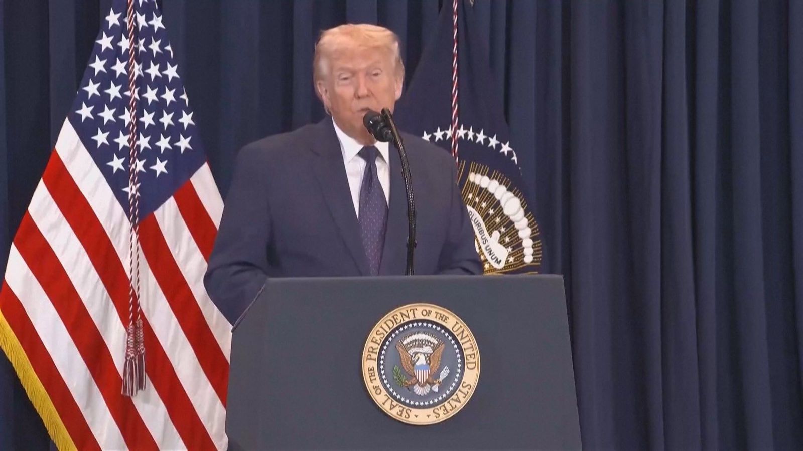 Trump insiste con desatar "el infierno" en Irán el martes si no reabre el estrecho de Ormuz