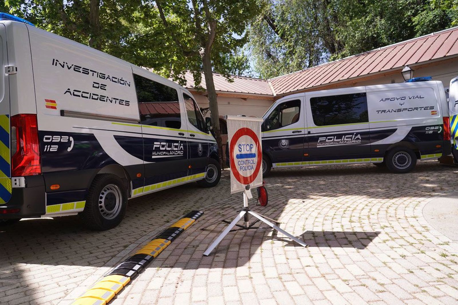 La flota de la Policía Municipal estrena 21 furgonetas y cuatro camiones para caballos