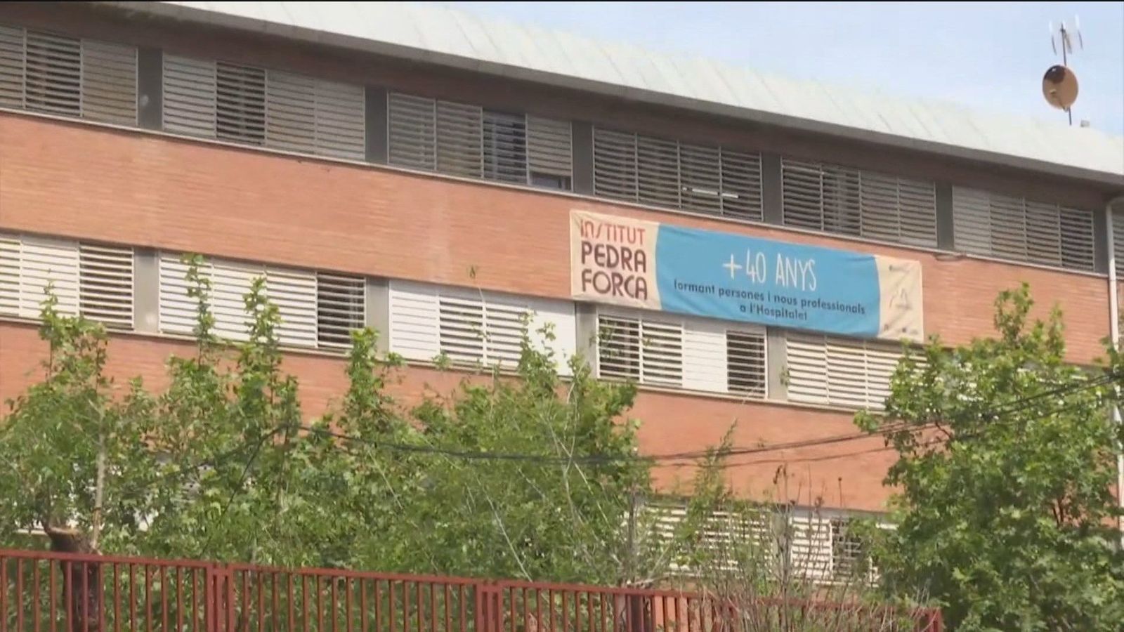 Evacuados dos institutos en Hospitalet por falsas amenazas de bomba