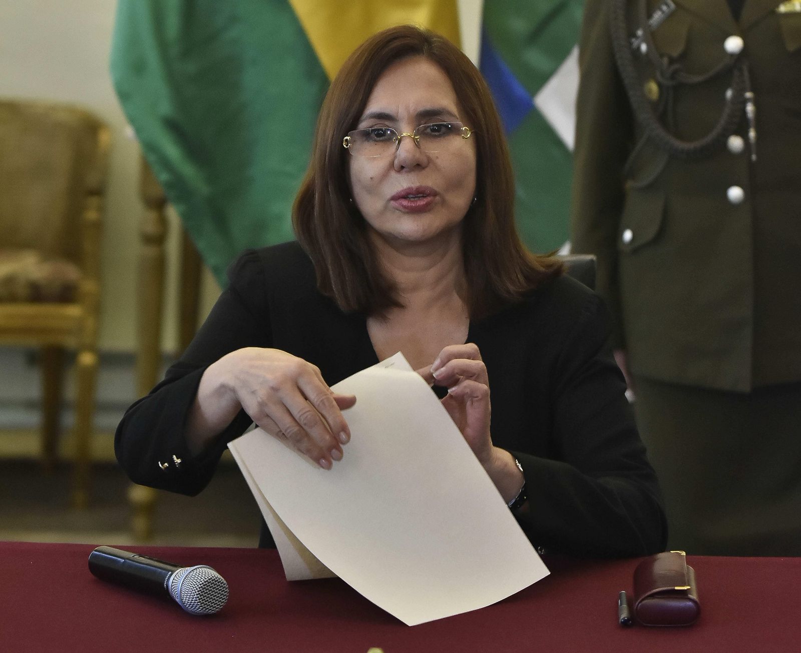 Bolivia expulsa a la diplomática española y a la embajadora mexicana