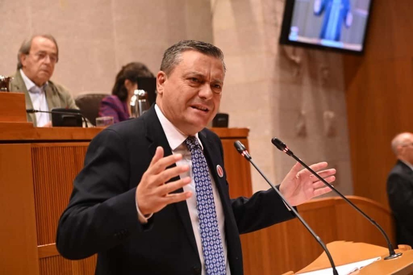 El PSOE de Aragón responde tras no aplaudir el reconocimiento de Azcón a Lambán: "A él le repugnaría"