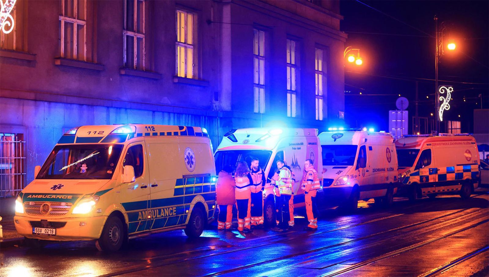 La matanza de 15 personas en pleno centro de Praga conmociona a los checos