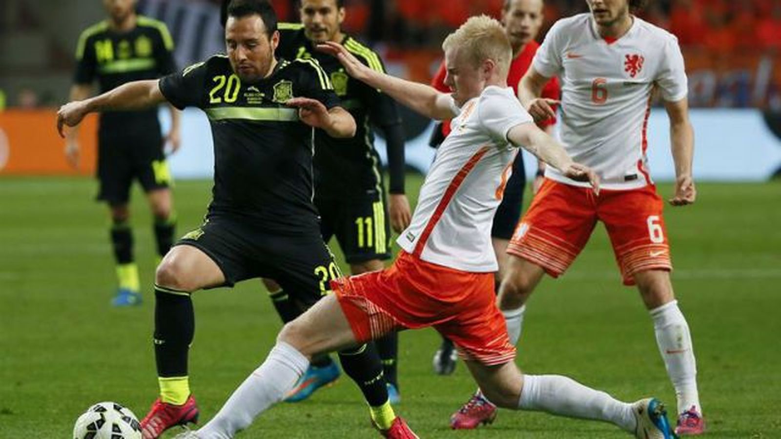 España, sin gol y sin su identidad, cae otra vez ante Holanda