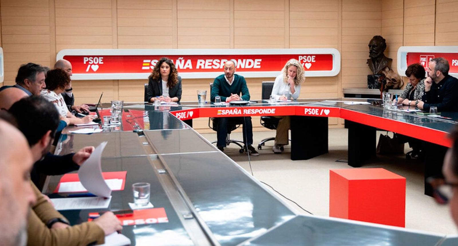 PSOE y PP se reúnen con los sectores afectados por los aranceles mientras se observan con recelo