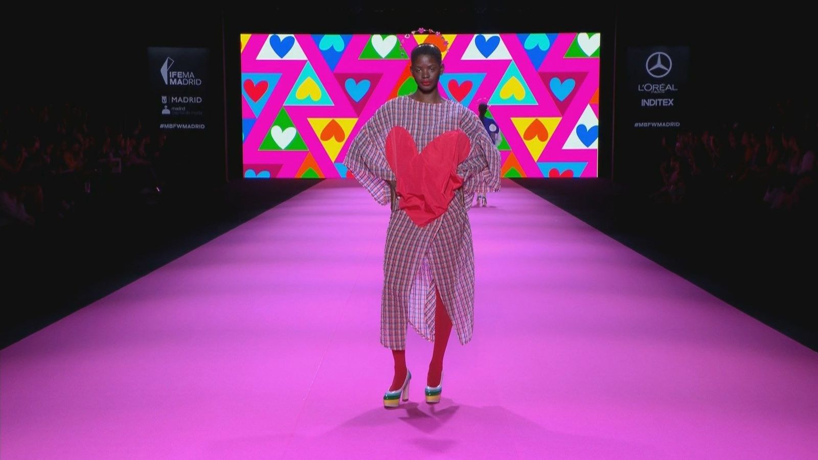Agatha Ruiz de la Prada inunda de color y lunares la primera jornada de la Fashion Week Madrid