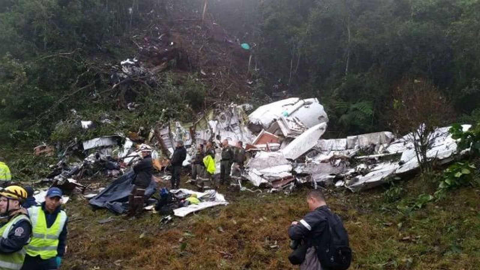 76 muertos en un accidente de avión en el que viajaba un club de fútbol