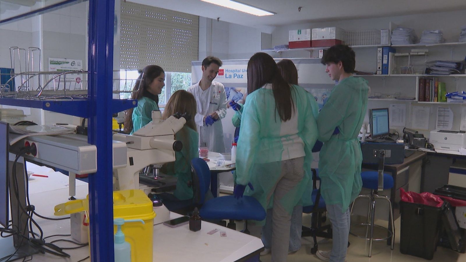 El Hospital La Paz asesora a estudiantes de bachillerato para "motivar el talento del futuro"
