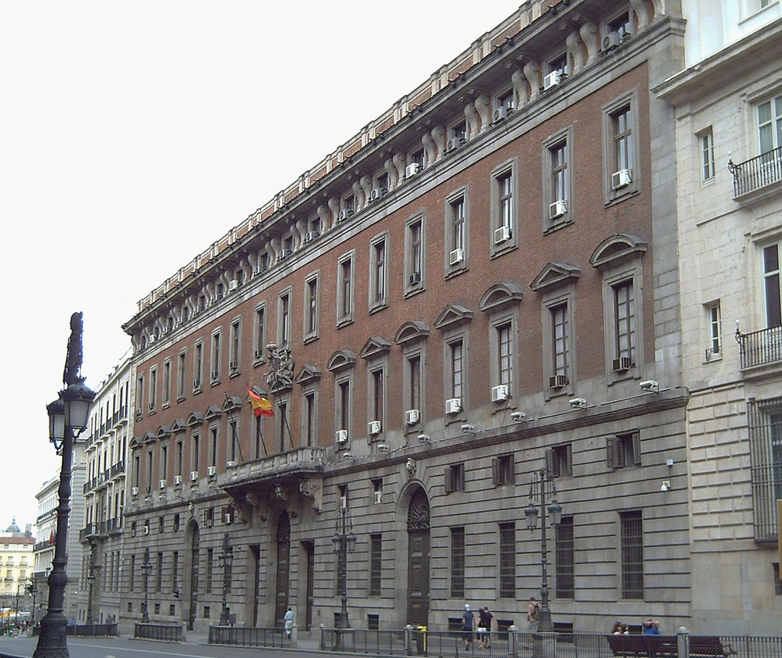 Opiniones a favor y en contra de agilizar los procesos de formación interna en la Administración
