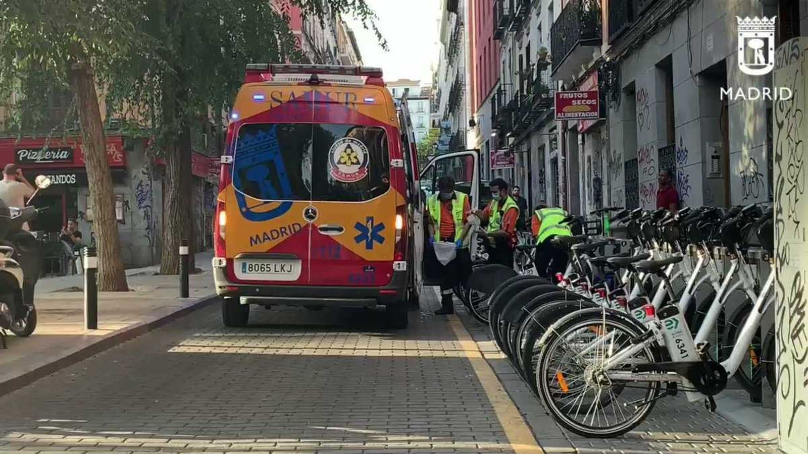 Unidad del Samur en la Plaza del Dos de Mayo durante la atención médica