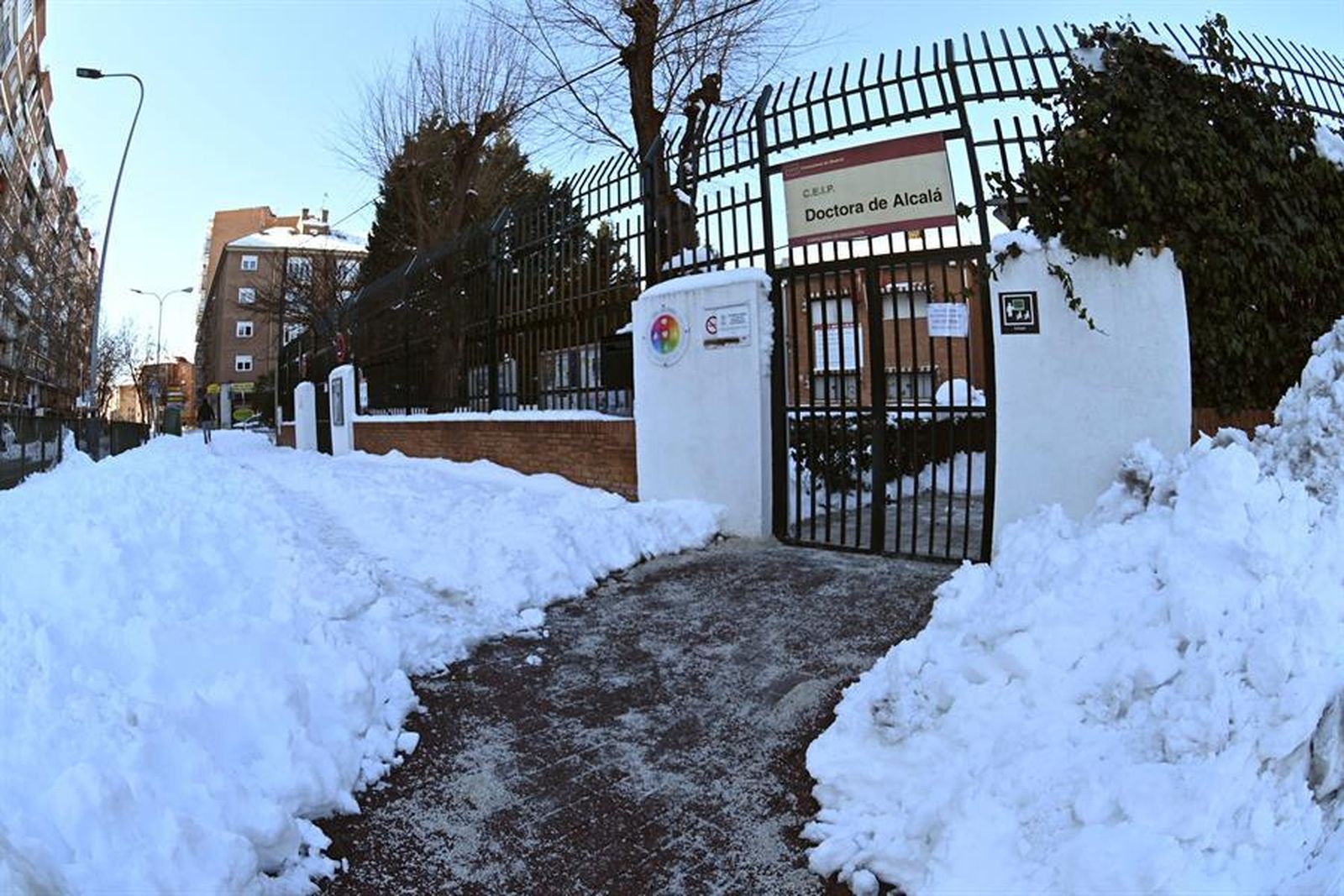 Imagen de un colegio de Alcalá de Henares