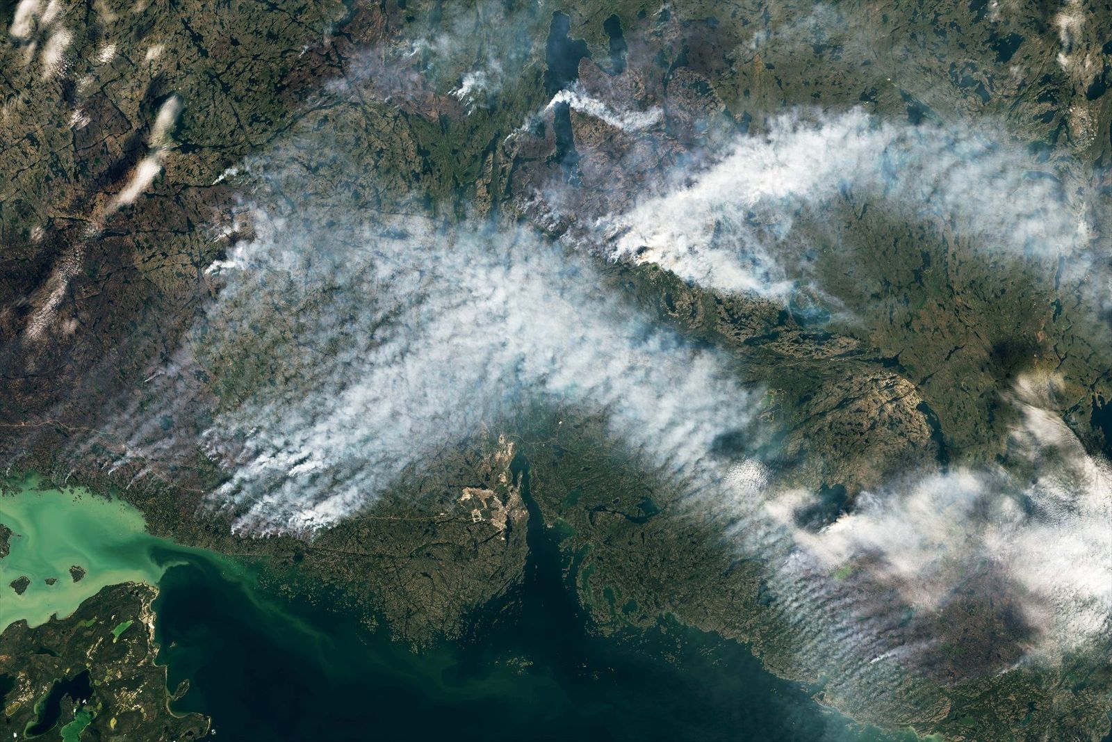 Declaran la emergencia por incendios en una ciudad del sur de Canadá de más de 140.000 habitantes