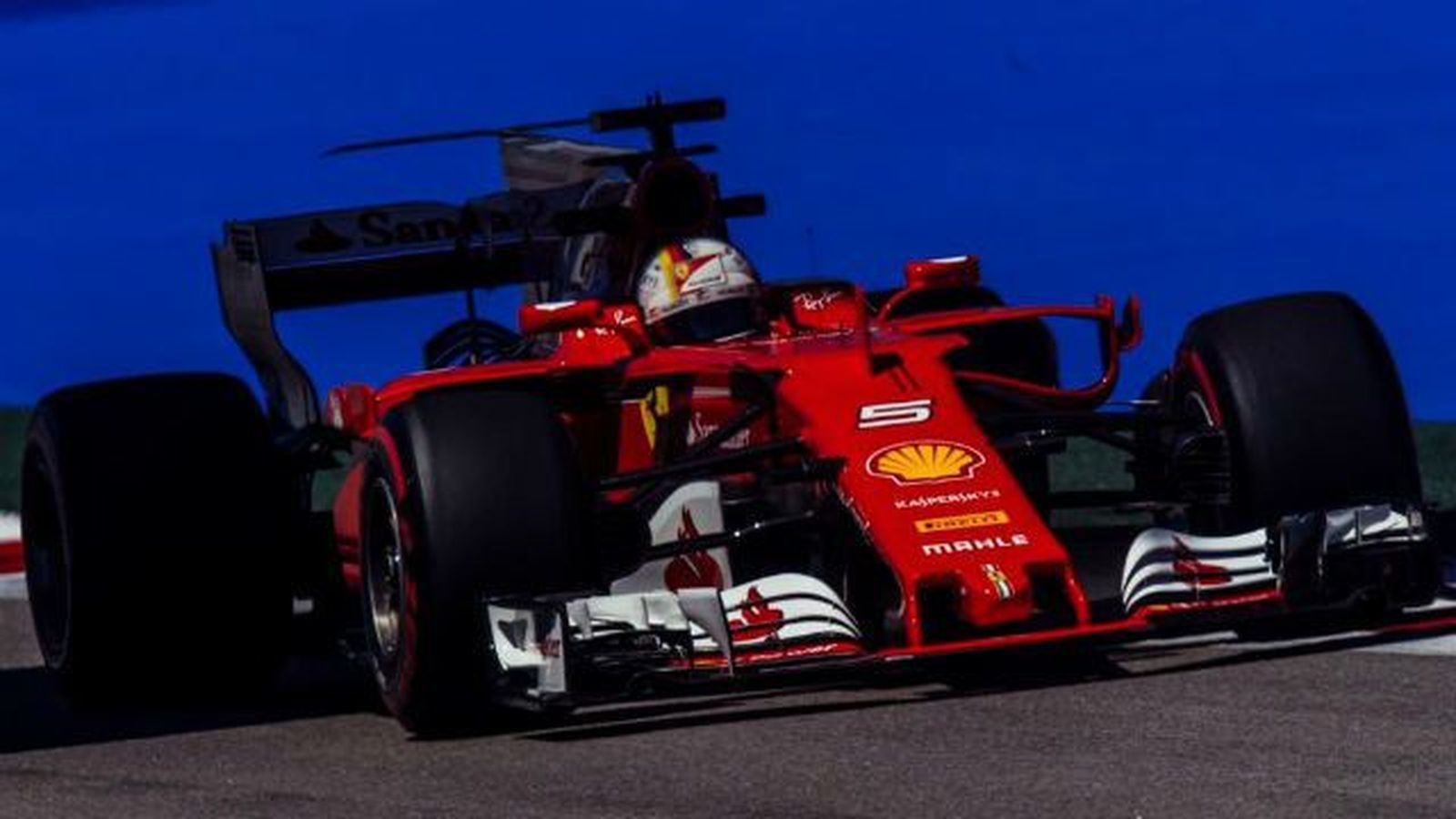 GP Rusia: Raikkonen, el más rápido en los libres; Alonso 13º y Sainz 14º