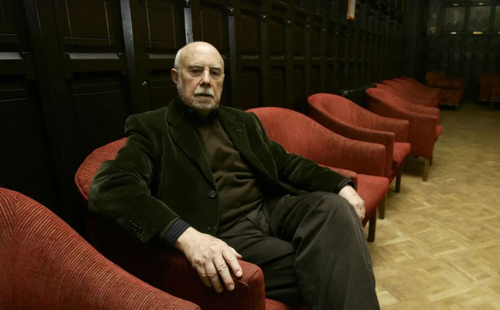 El escritor madrileño Raúl Guerra Garrido en el Ateneo de Madrid