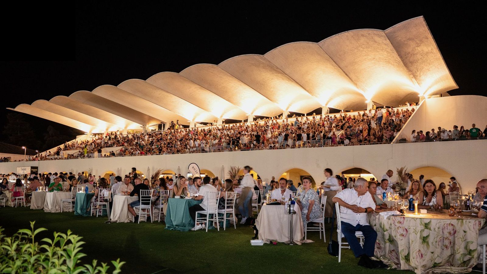 Música, gastronomía y carreras: así se viven las 'Noches del hipódromo' en verano
