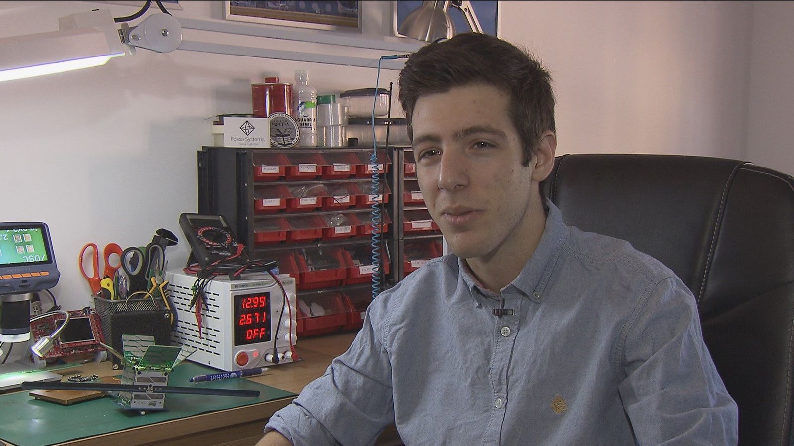 Un estudiante madrileño de 16 años crea el satélite más pequeño de España