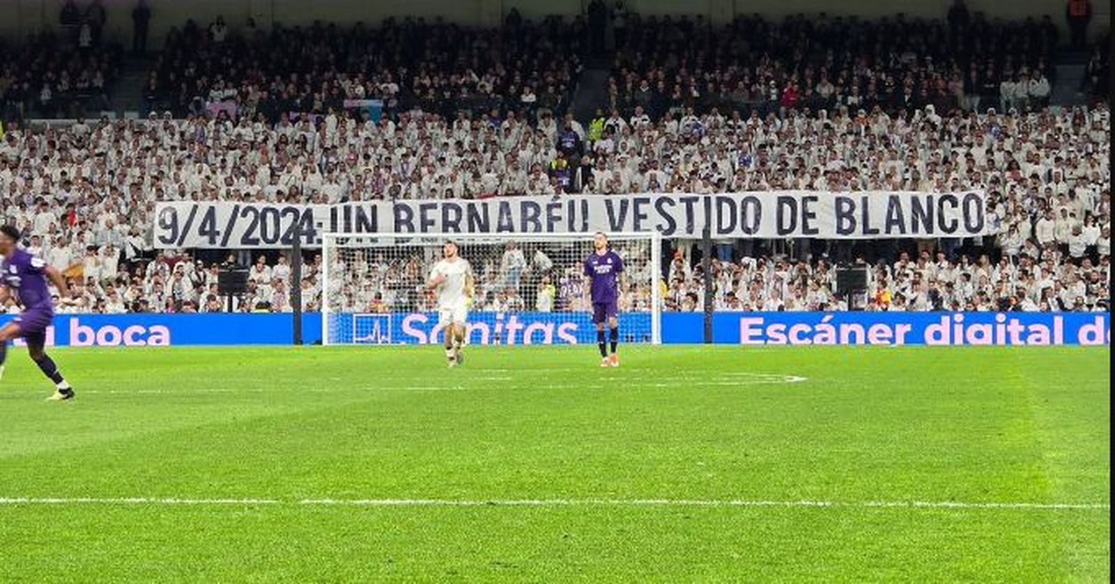 Pancarta en el Bernabéu