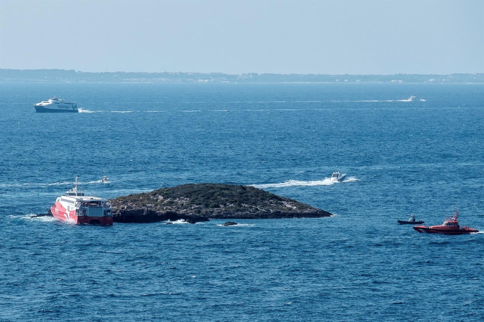 Heridas 25 personas, entre ellas un niño en estado grave, al encallar un ferry en un islote en Ibiza