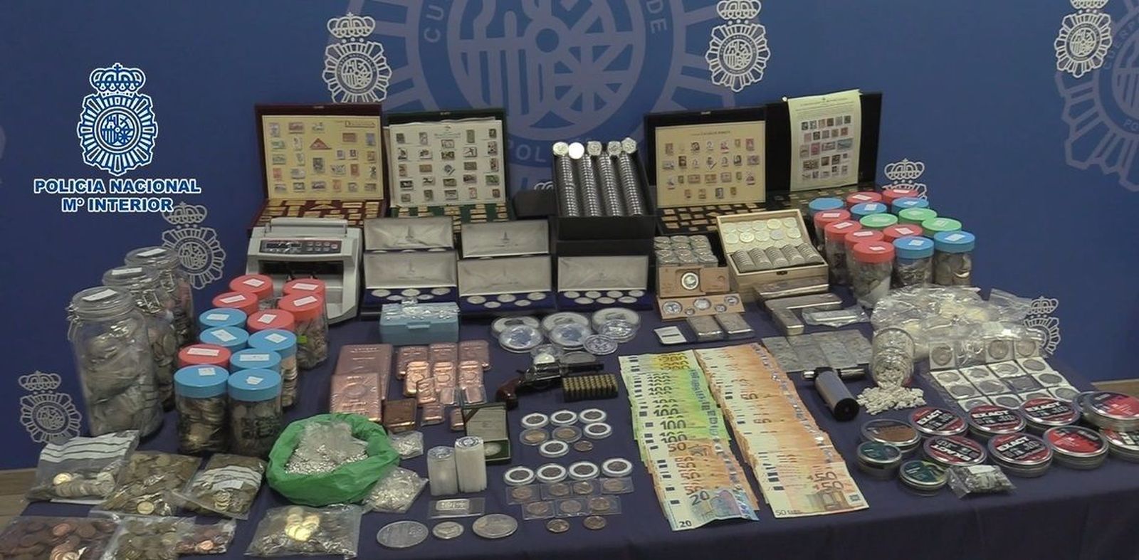 Cae en Madrid un grupo que estafaba mediante el empeño de monedas y lingotes de oro falsos a los montes de piedad