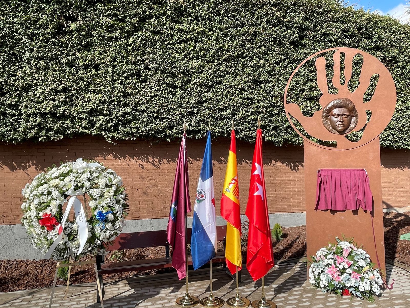 Inauguración de la escultura en recuerdo de Lucrecia Pérez, primera víctima de un crimen de odio en España