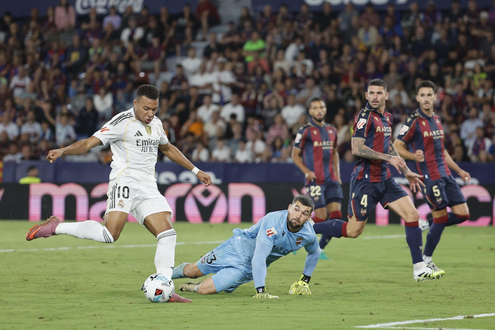 Mbappé ante el Levante