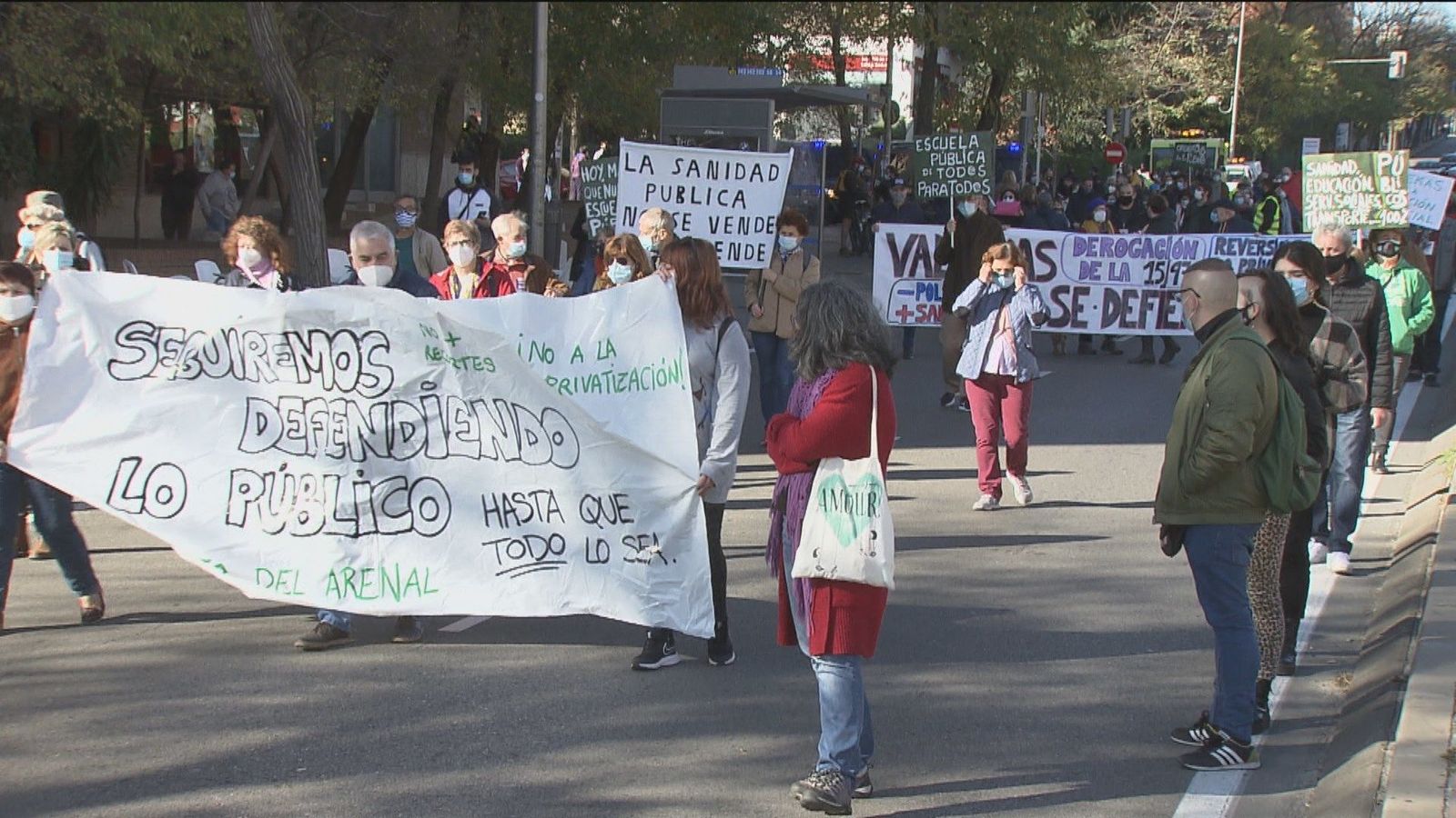Los vecinos de Vallecas salen a la calle para pedir más sanidad pública y mejoras para el Infanta Leonor