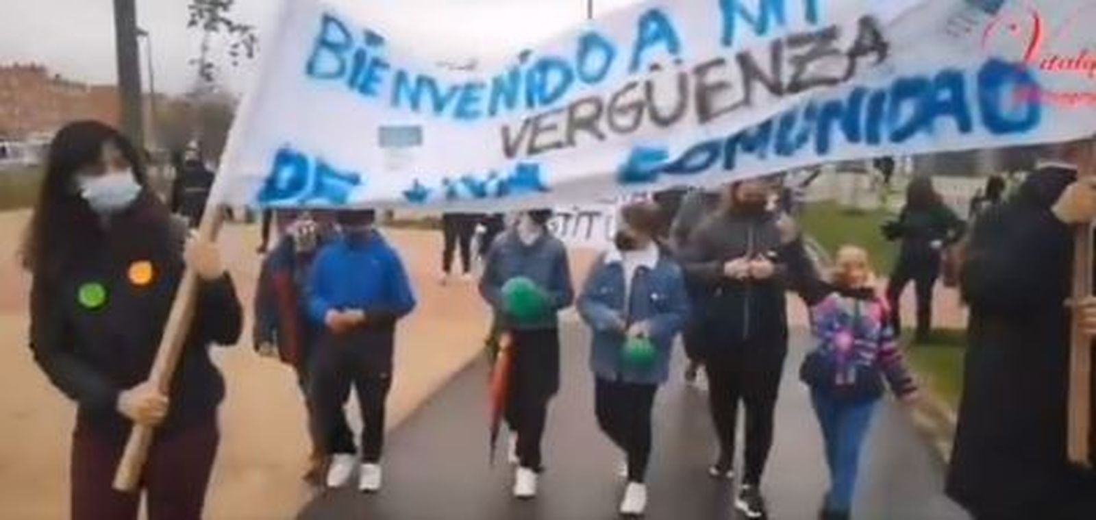 Centenares de vecinos se manifiestan para pedir el instituto de Parla-Este