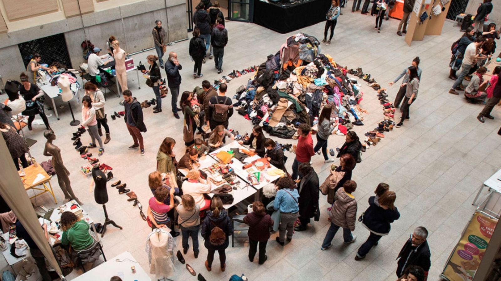 La Casa Encendida acoge la VIII edición del maratón de reciclaje textil creativo