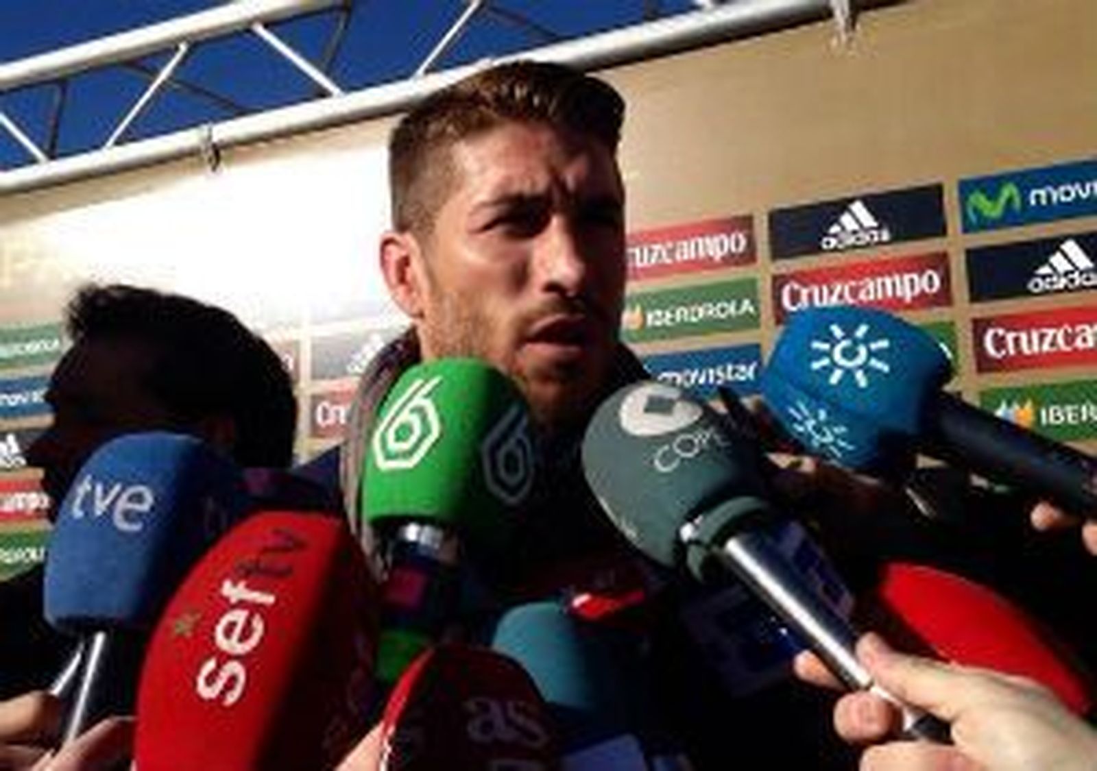 Ramos: "Ahora somos compañeros y se requiere otro trato con Diego Costa"