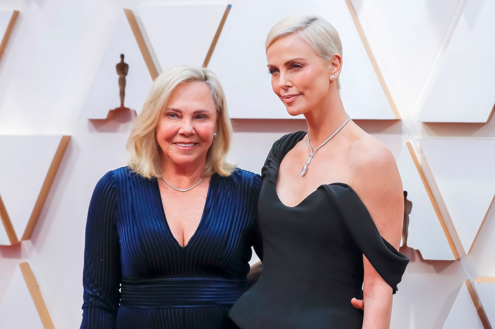 Charlize Theron y Gerda Jacoba Aletta Maritz
