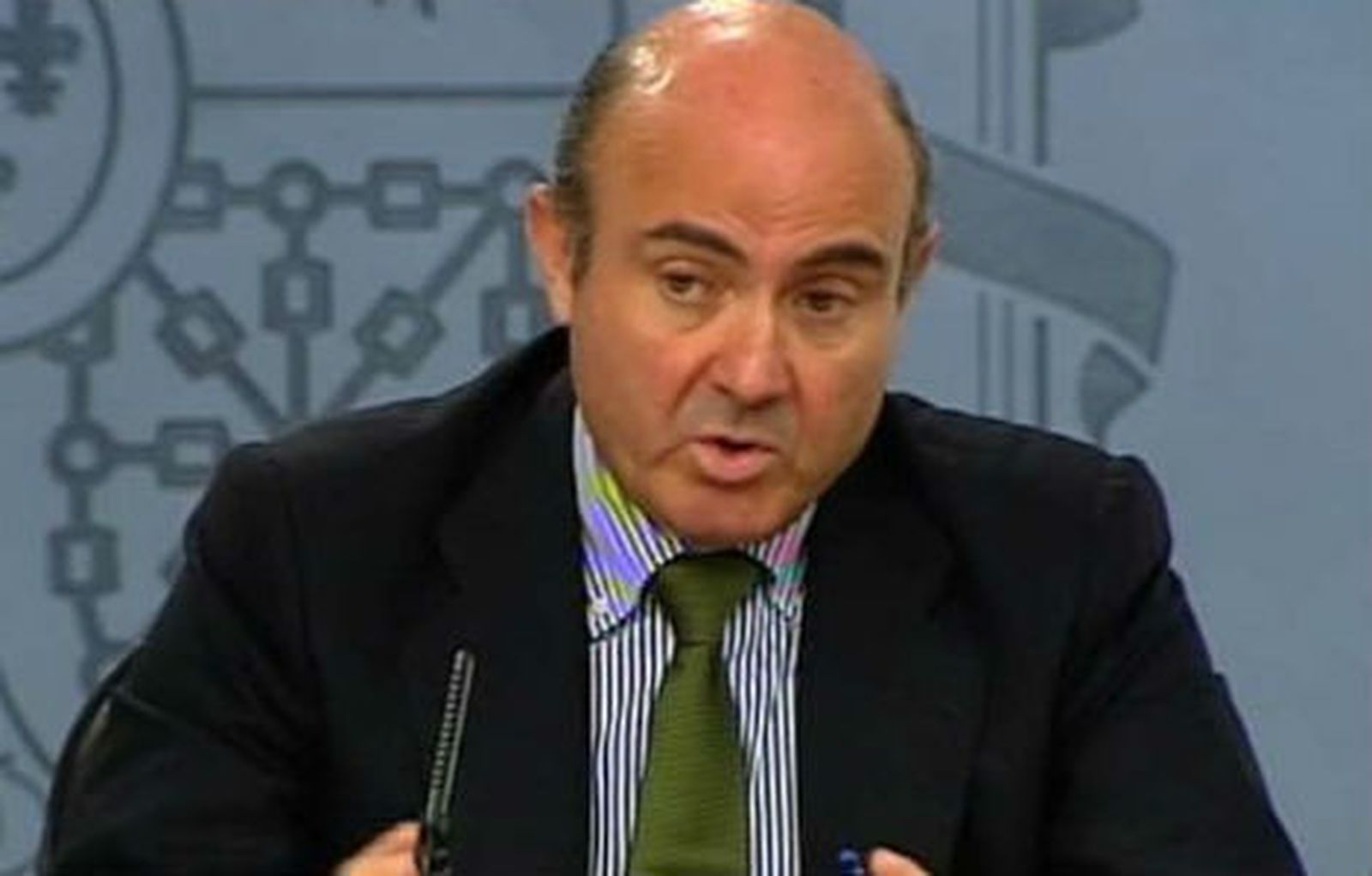 Guindos enmarca los ajustes de camunidades y ayuntamientos  en el cumplimiento del déficit